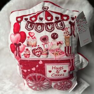 Love & cupcakes Valentine’s Day decorative pillow NWT